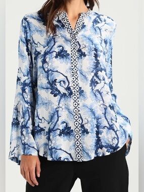 Desigual Women's Perth Autralia Button Down Shirt in Celeste Size L Floral Bird